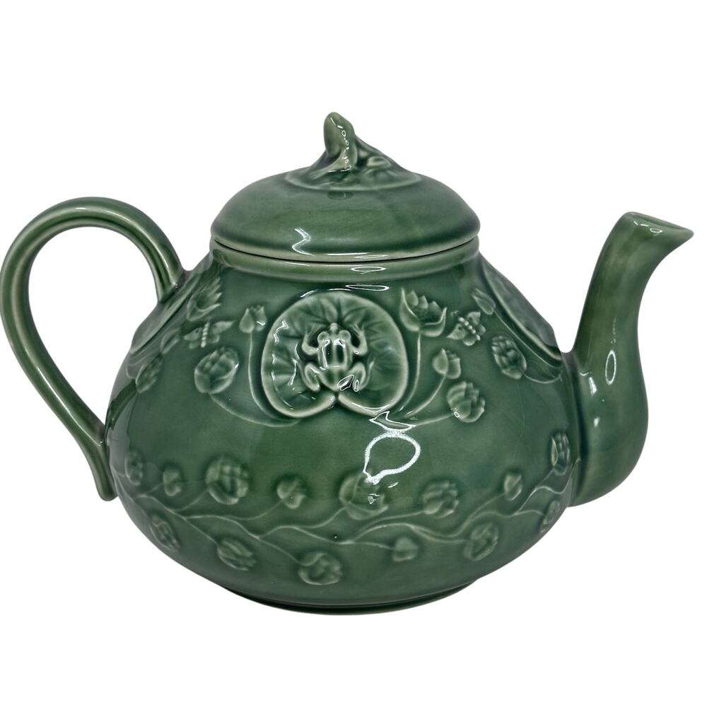 Vintage Bordallo Pinheiro Frog on Lily Pad Teapot Majolica Glaze GREEN